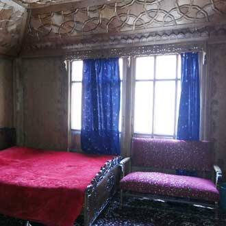 New Luxurious Palace Houseboat, Srinagar 5